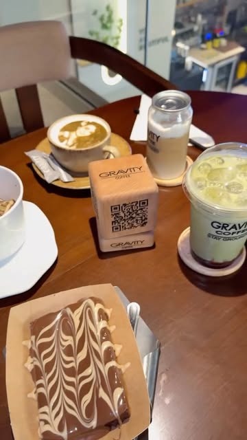 Sélection Gravity Coffee — matcha, cappuccino, dessert